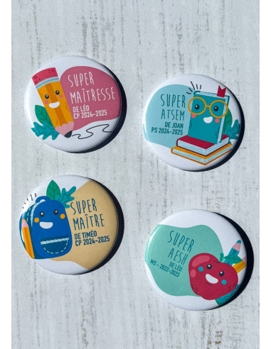 Badge cadeau maîtresse, Atsem, Aesh personnalisable - Epingle, magnet ou miroir